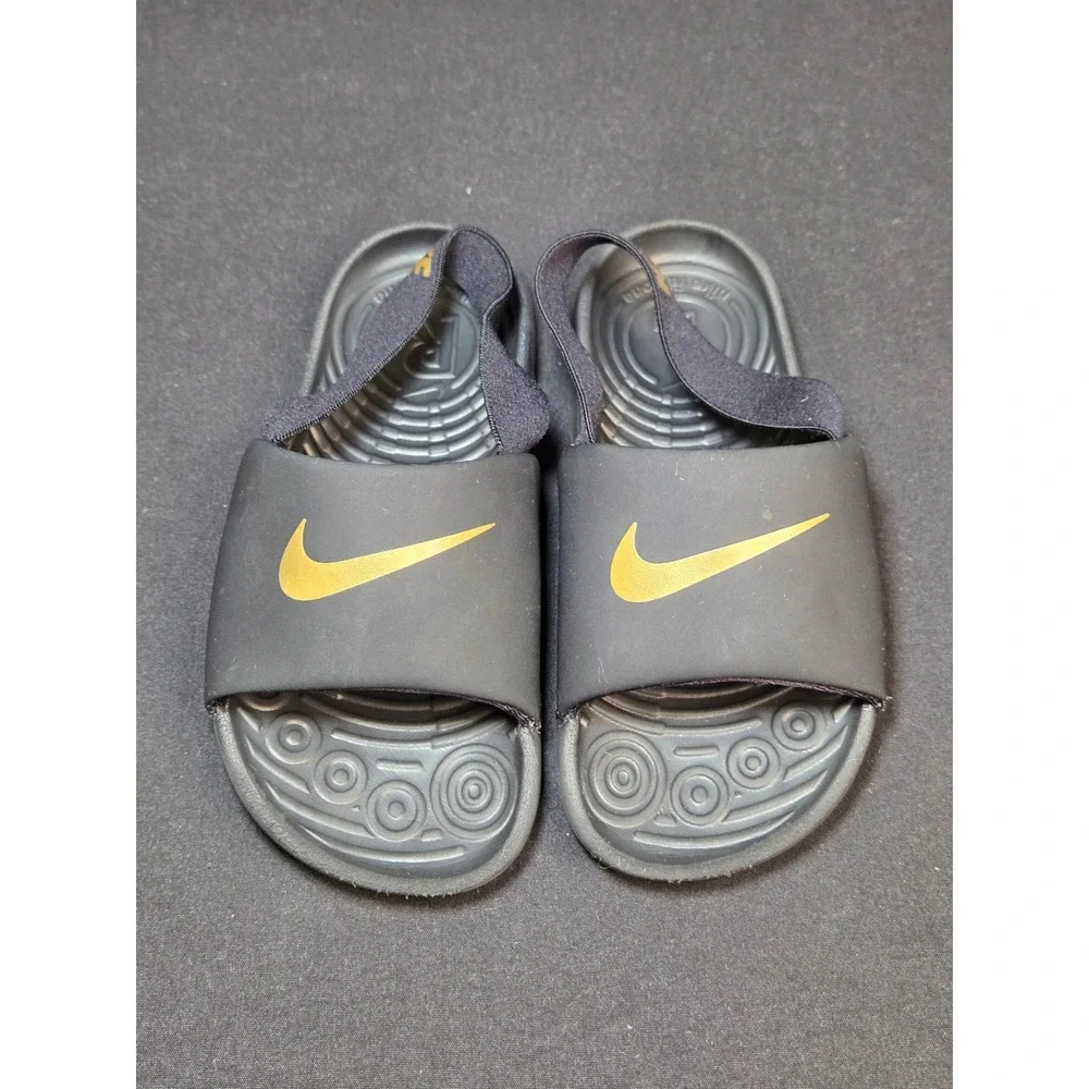 Nike Kawa Slide Black Gold Kids Sandals Elastic Heel Strap BV1094-003 Size 10C